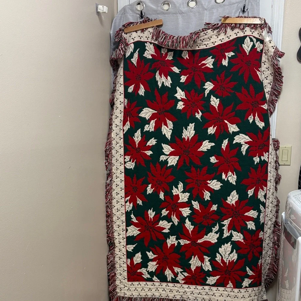 Holiday Festive Vintage Tapestry Throw Blanket with Poinsettias multicolor